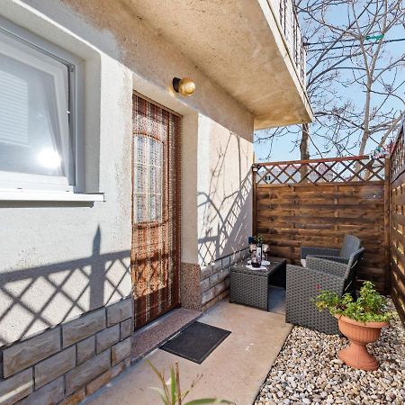 Cosy Holiday Home In Zadar With Garden Exteriör bild