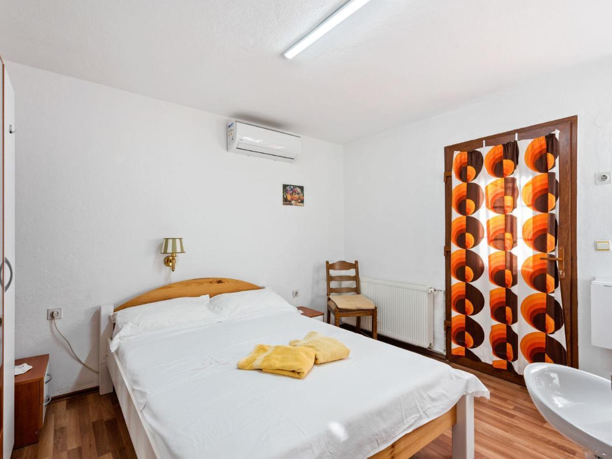 Cosy Holiday Home In Zadar With Garden Exteriör bild