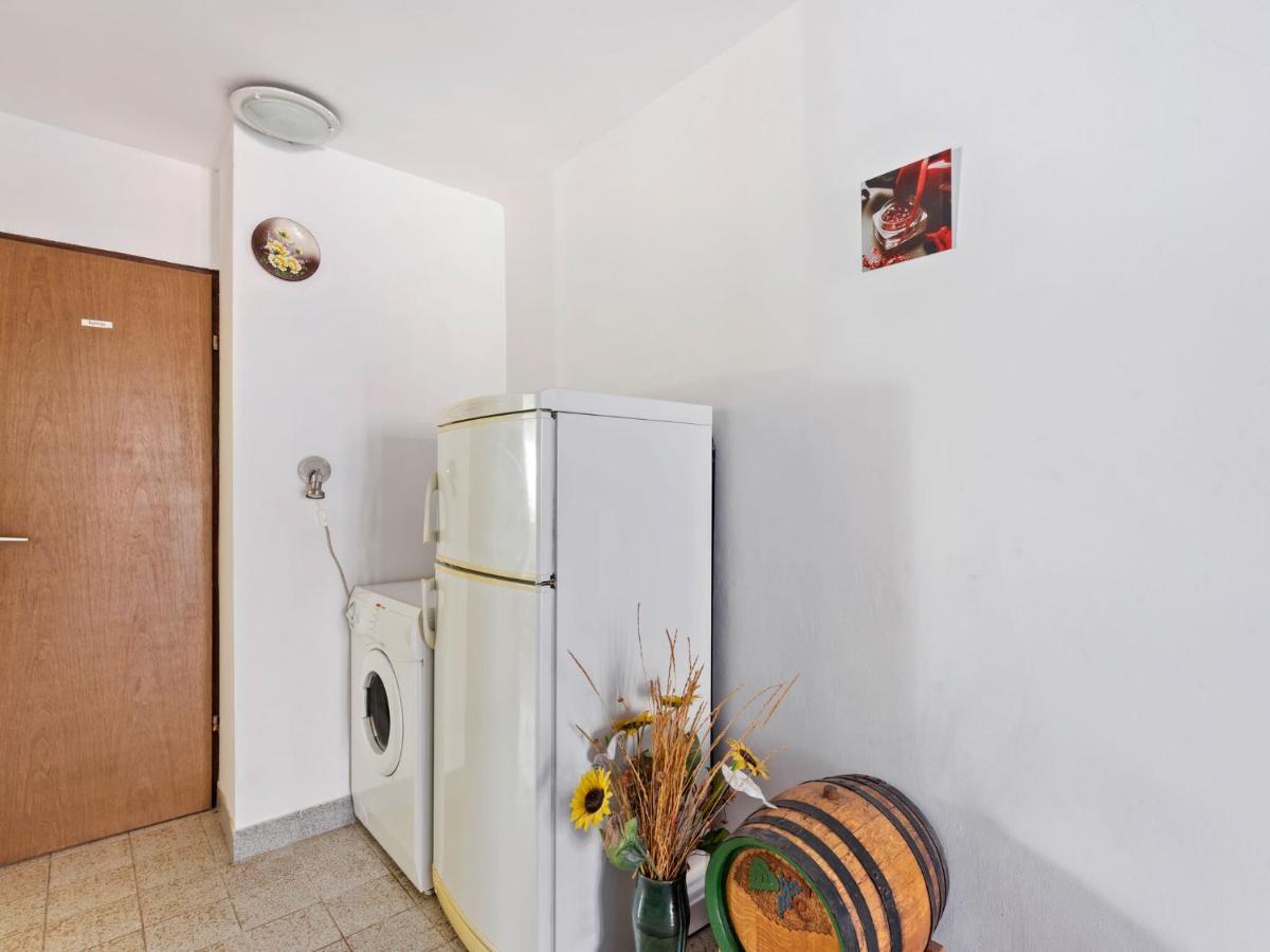 Cosy Holiday Home In Zadar With Garden Exteriör bild