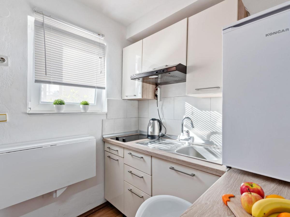 Cosy Holiday Home In Zadar With Garden Exteriör bild