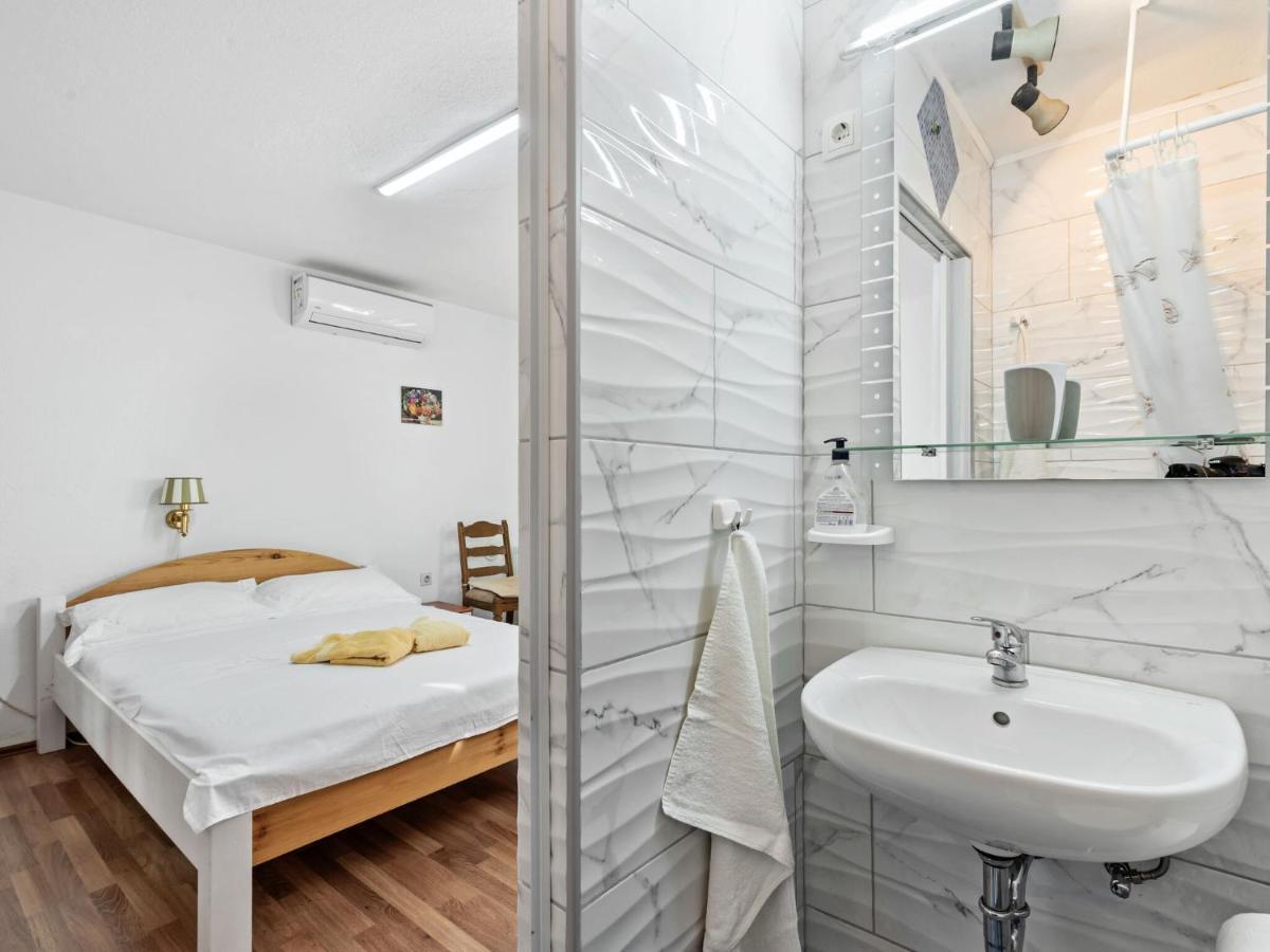Cosy Holiday Home In Zadar With Garden Exteriör bild